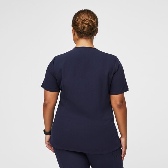 FIGS Casma FIONx Three Pocket Navy Blue Short Sleeve Scrub Top - Picture 3 of 7